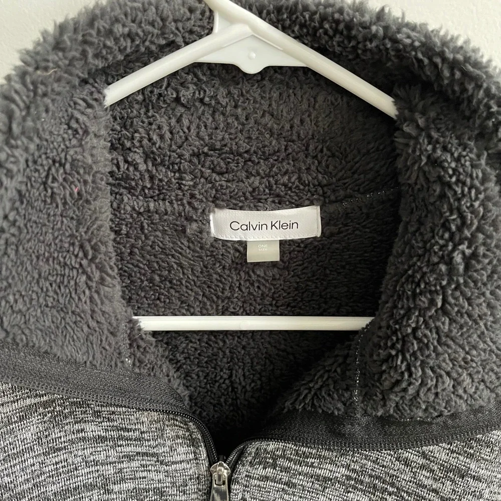 Calvin‎ Klein Poncho Wrap Womens OS Grey Marled Sherpa Lined Zip Front Pockets